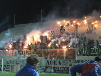 Omonia-Fans im Stadion Dasaki in Achnas