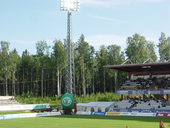 Pohjola Stadion mitten im Wald