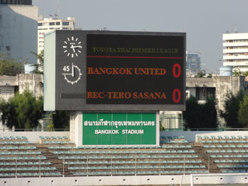 Anzeigetafel im Thai-Japanese Stadium
