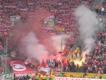 Intro des 1. FC Köln in Mönchengladbach