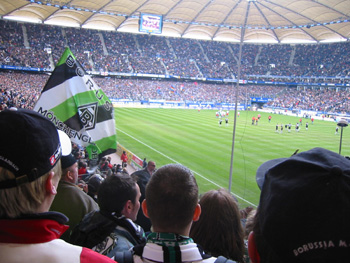 Gladbach-Fans in Hamburg. Foto: Daniel Hellekes