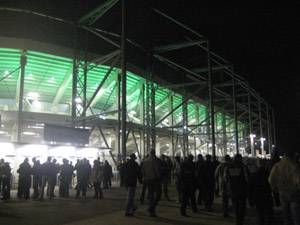 Der Borussia-Park im Dunkeln