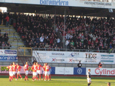 Die Fans von Kalmar FF bejubeln eines der vier Tore