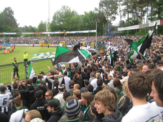 4000 Borussia-Fans unterstützten den VfL in Paderborn