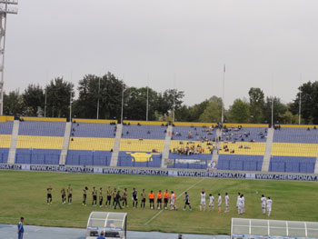 Minuskulisse im größten Stadion Usbekistans