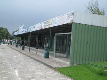 Tribüne im Stadion Schul- und Sportzentrum zu Pewsum