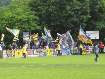 Fans des 1. FC Saarbrücken in Roßbach
