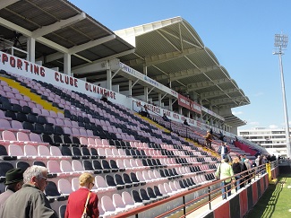 Haupttribüne im Estadio Jose Arcanjo
