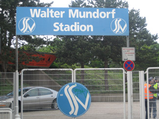 Eingang zum Walter-Mundorf-Stadion in Siegburg