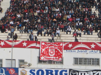 Rot und Wei dominieren im Stadion
