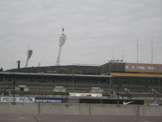 Blick ber das riesige Strahov-Stadion zur neuen Spielsttte
