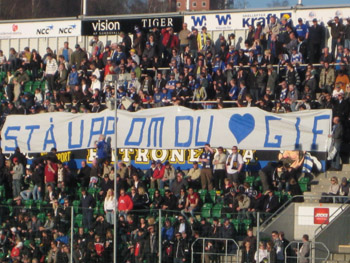 Fans von GIF sundsvall im Heimspiel gegen Trelleborg