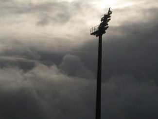 Flutlichtmast im Nationalstadion Islands