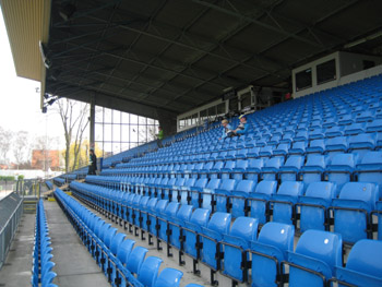 Die Haupttribüne im Stadion Vangavallen in Trelleborg