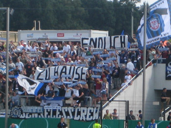 Fans des FSV Frankfurt am Bornheimer Hang