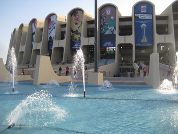 Zayed Sports City Stadium in Abu Dhabi von Außen