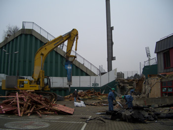 Der Spielertunnel muss als erstes weichen