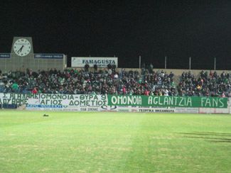 Die beflaggte Gegengerade