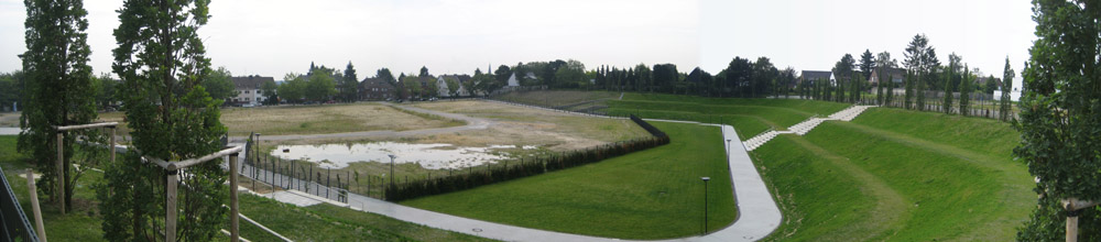 Kassenhäuschen neben der Haupttribüne