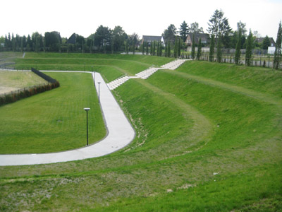 Kassenhäuschen neben der Haupttribüne