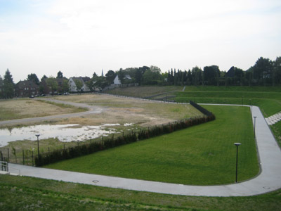 Kassenhäuschen neben der Haupttribüne