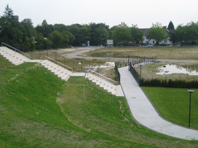 Kassenhäuschen neben der Haupttribüne