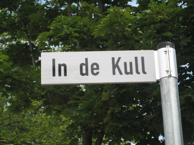 Kassenhäuschen neben der Haupttribüne