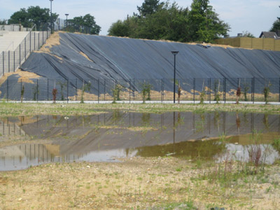 Kassenhäuschen neben der Haupttribüne