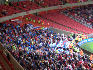 Der gut besuchte Gästeblock