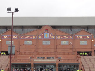 Holte End von Außen