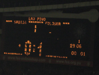 Die riesige Anzeigetafel im Markana in Belgrad