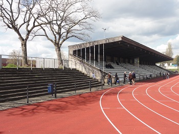 Haupttribüne an der Karl-Hohmann-Straße
