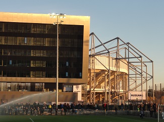 Borussia-Park mit Hotel