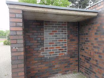 Zugemauerte Kassenhäuschen