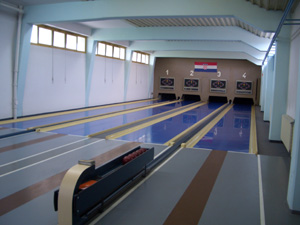 Kegelbahn unter der Tribüne