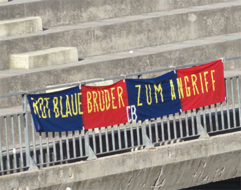 Rot blaue Brüder - Zum Angriff