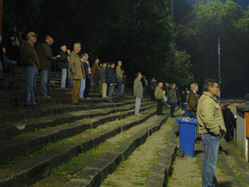 Gegengerade im Stadion Marienthal in Hamburg