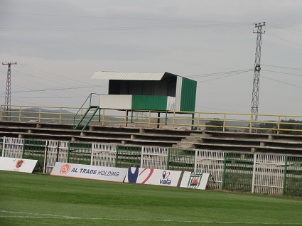 Gegengerade im Stadium Rexhep Rexhepi
