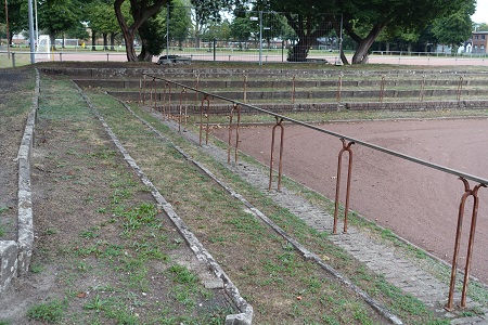 Edelstahlkampfbahn in Krefeld