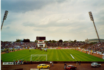 Links die FCM-Fans, rechts die des BFC