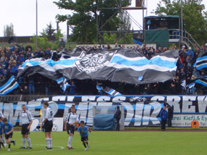Blockfahne der FSV-Fans