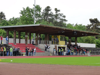 Haupttribüne bei Germania Forst