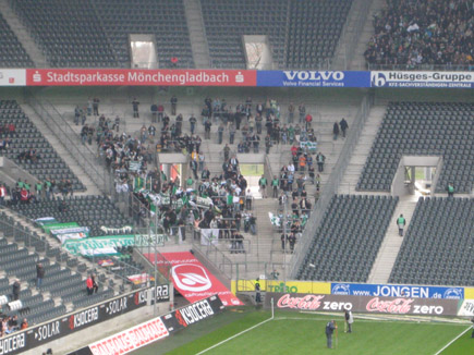 Fürther Gästeblock im Borussia-Park