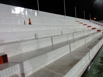 Gegengerade im Victoria Stadium