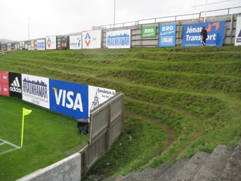 Hintertorseite des Kaplakrikavöllur in Hafnarfjördur