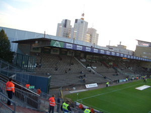 Die Haupttribüne des Söderstadions