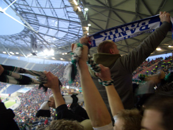 Dieser Schal wird Ihnen präsentiert von Sven Körber