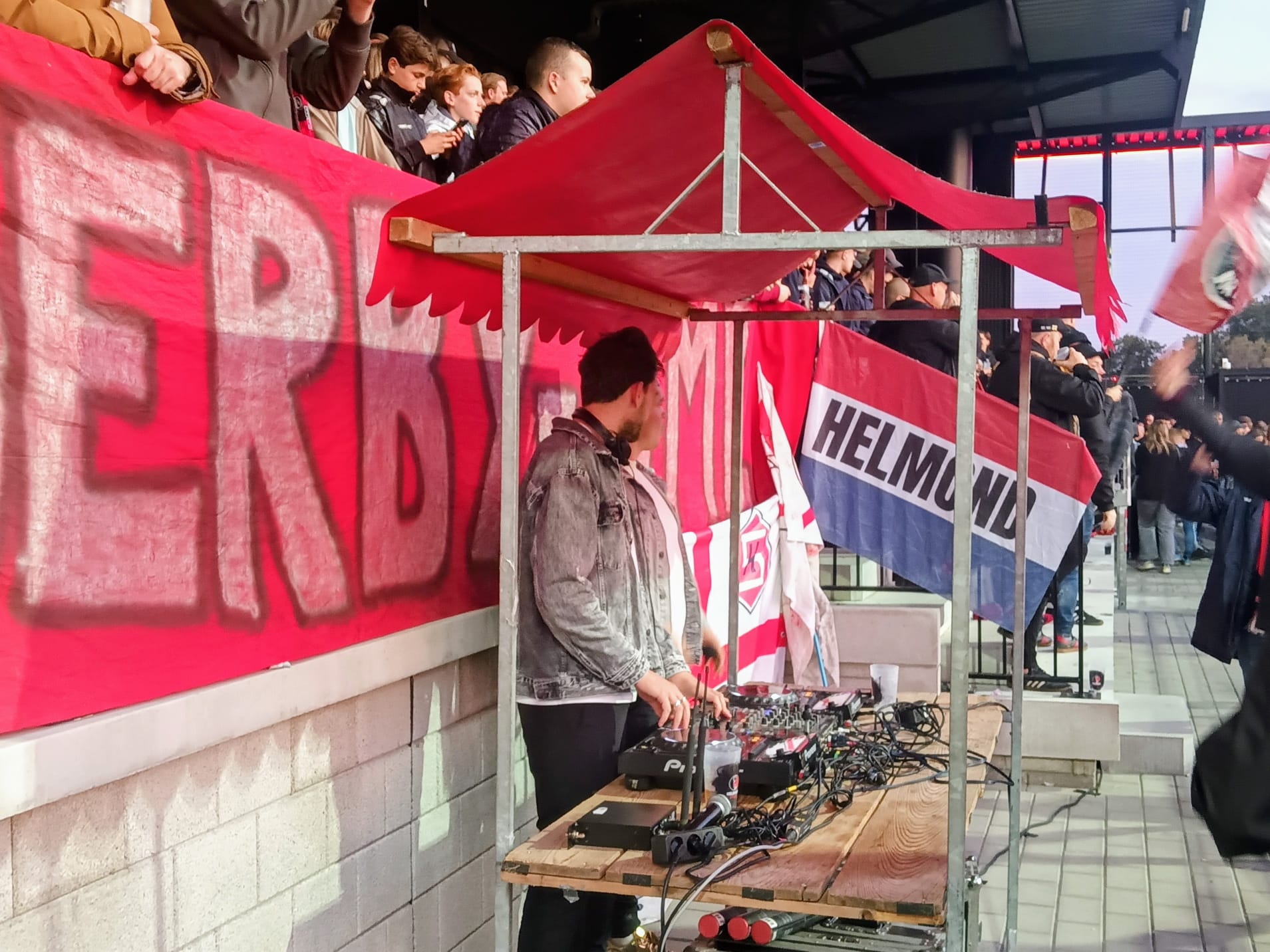DJ vor dem Heimbock