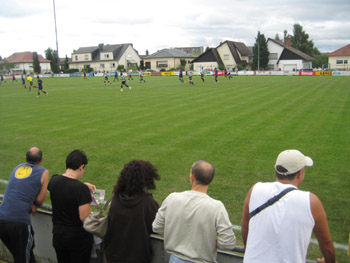 Im übrigen Bechel-Stadion von Käerjeng fehlt jeglicher Ausbau