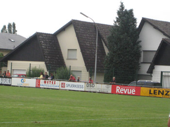 Die Anwohner halten die Fensterläden geschlossen